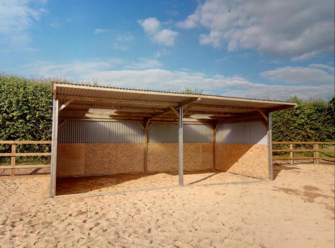 Jelka and Mottaghan Reid robust shelter for horses